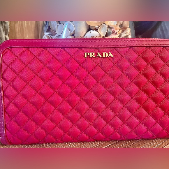 Prada quilted Tessuto Zip-around Leather trim& interior Wallet Excellent Cond - Picture 7 of 16